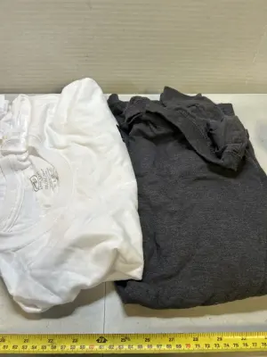 2 XXL TSHIRTS