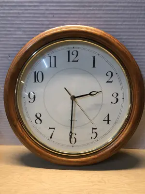 Quartz wall clock