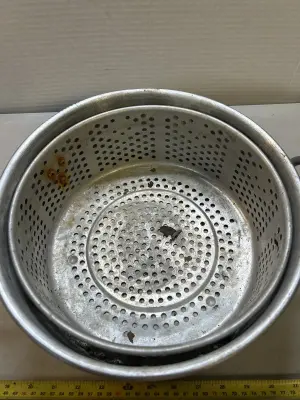 colander and pot needs cleaned