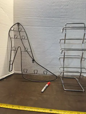 wine rack & black wire mesh high heel shoe-shaped wall rack