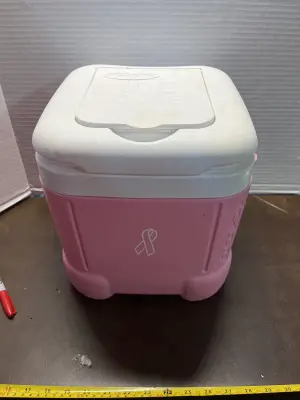 igloo cooler (missing handle)