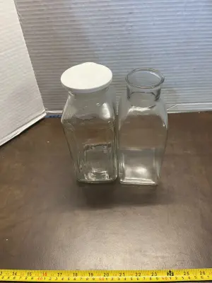 4ct jars with lids ( 2 missing lids)