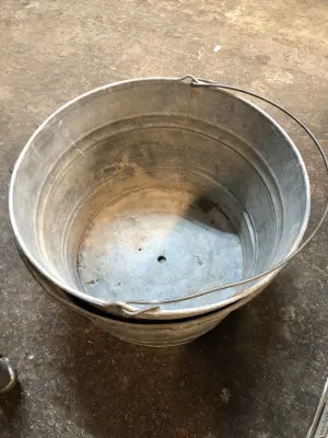 2pc aluminum buckets hole in center