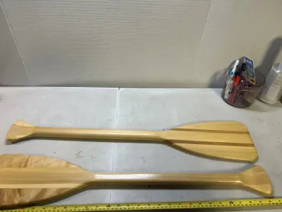 2 small decorative paddles