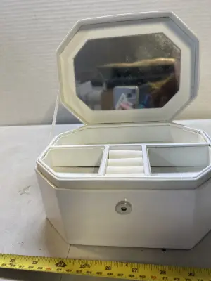 jewelry box missing button strap does not stay closed