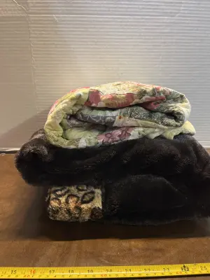 2ct throw blankets