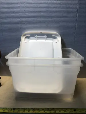 2pc 20qt tubs with lids needs cleaned