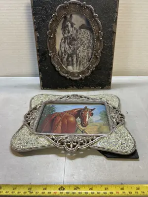 2 photo frames with horse photos
