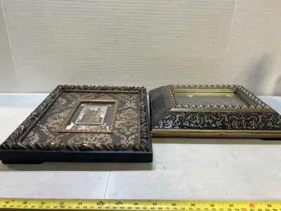 2 photo frames
