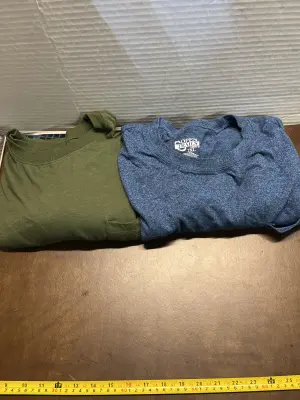 2ct men’s 2XL tshirts