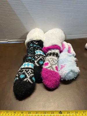 3ct fuzzy socks