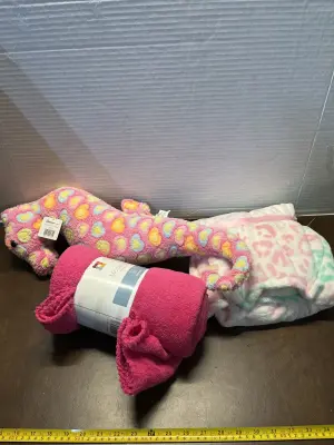 stuffed animal & 2ct throw blankets