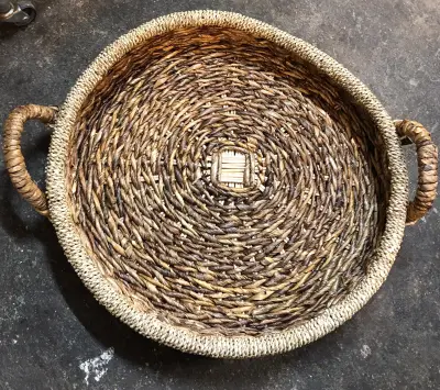 Colton tray basket