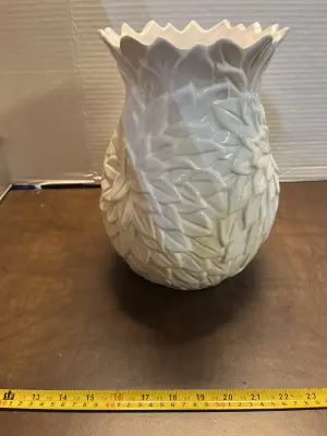 vase (cracked)