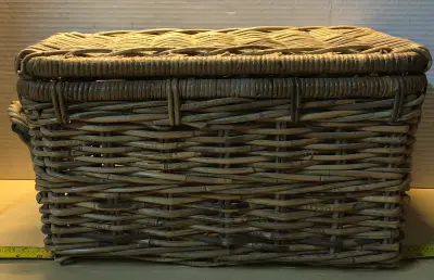 Woven picnic basket