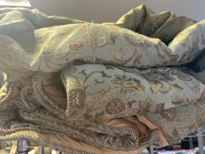 comforter, unknown size