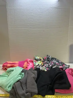 8 pairs of xl leggings