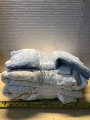 Unknown sheet size, 2 bath towels, 2 hand towels used