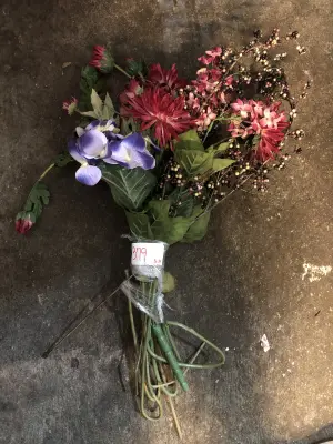 Bundle of artificial flowers