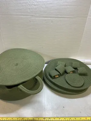 placemats, napkin rings, only one coaster and hold