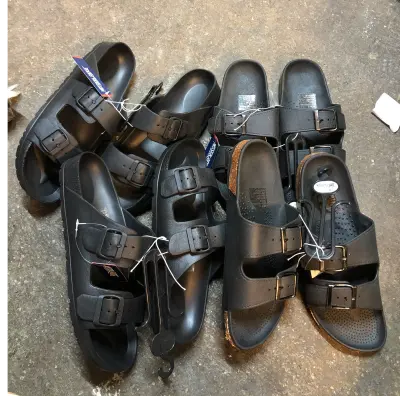 4pairs men’s size medium 10-11 sandals