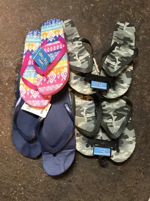 4 pairs flip flops size 9-10