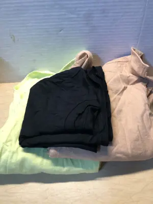 2 size Xs shirts and one size small