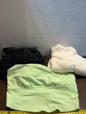 small sweater , small sports bra , xs sweater
