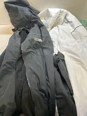 UT raincoats 2 ct