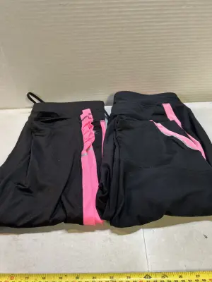 2 ct womens L capris