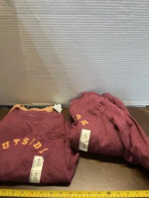 3ct medium sweater, medium tshirt