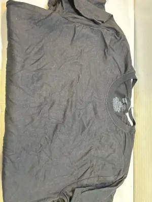 3 medium hanes tshirts