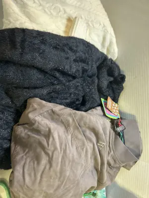 XXL body suit and 2 sweaters