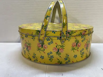 tin with handles