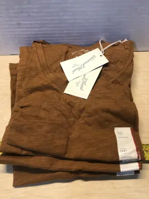 4 shirts size Xs