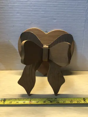Wooden heart/bow shelf