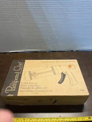 the pampered chef cookie press