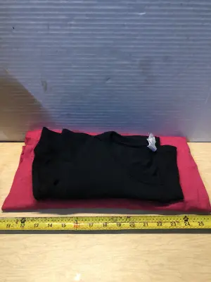 One shirt size 4XL one shirt 2xl