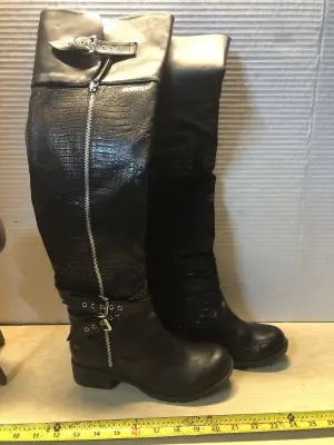 Long black boots size 7 has scuffs and peeling