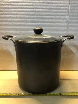 Deep pot with lid used