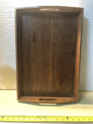 Threshold serving tray with legs