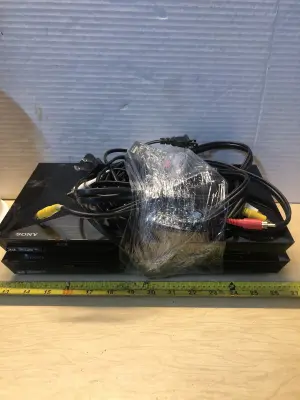2pc Sony blu ray 3D player couldn’t get to power on as is