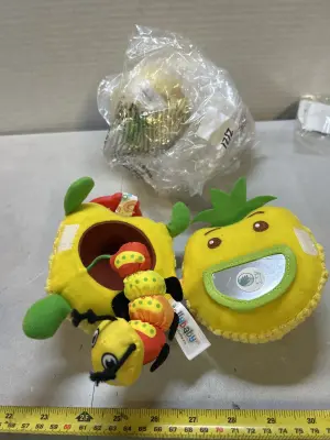 2 pine applw rattle toys