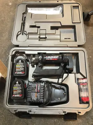Rotozip spiral saw in case batteries charge can’t get saw to power on