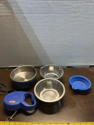 4ct dog bowls & leash