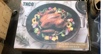 Oval non stick roaster with lid