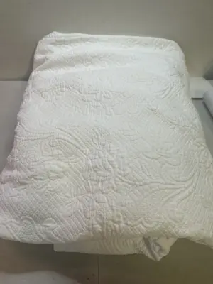 unknown size quilted like blanket