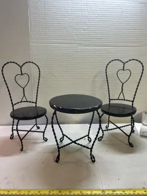table and chair decor