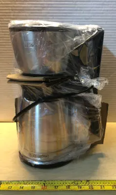 Black and decker thermal programmable 12 cup coffee maker comes on