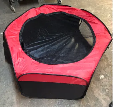 Pet pop up play pen bent a little